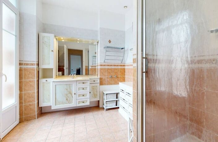 Maison de 240m2 à louer sur Montereau-Fault-Yonne — photo 5