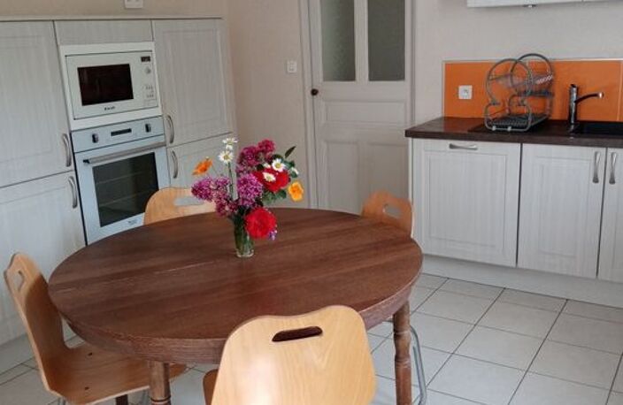 Maison de 173m2 à louer sur Saint-Hilaire-de-Voust — photo 3