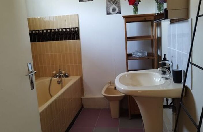 Maison de 173m2 à louer sur Saint-Hilaire-de-Voust — photo 5