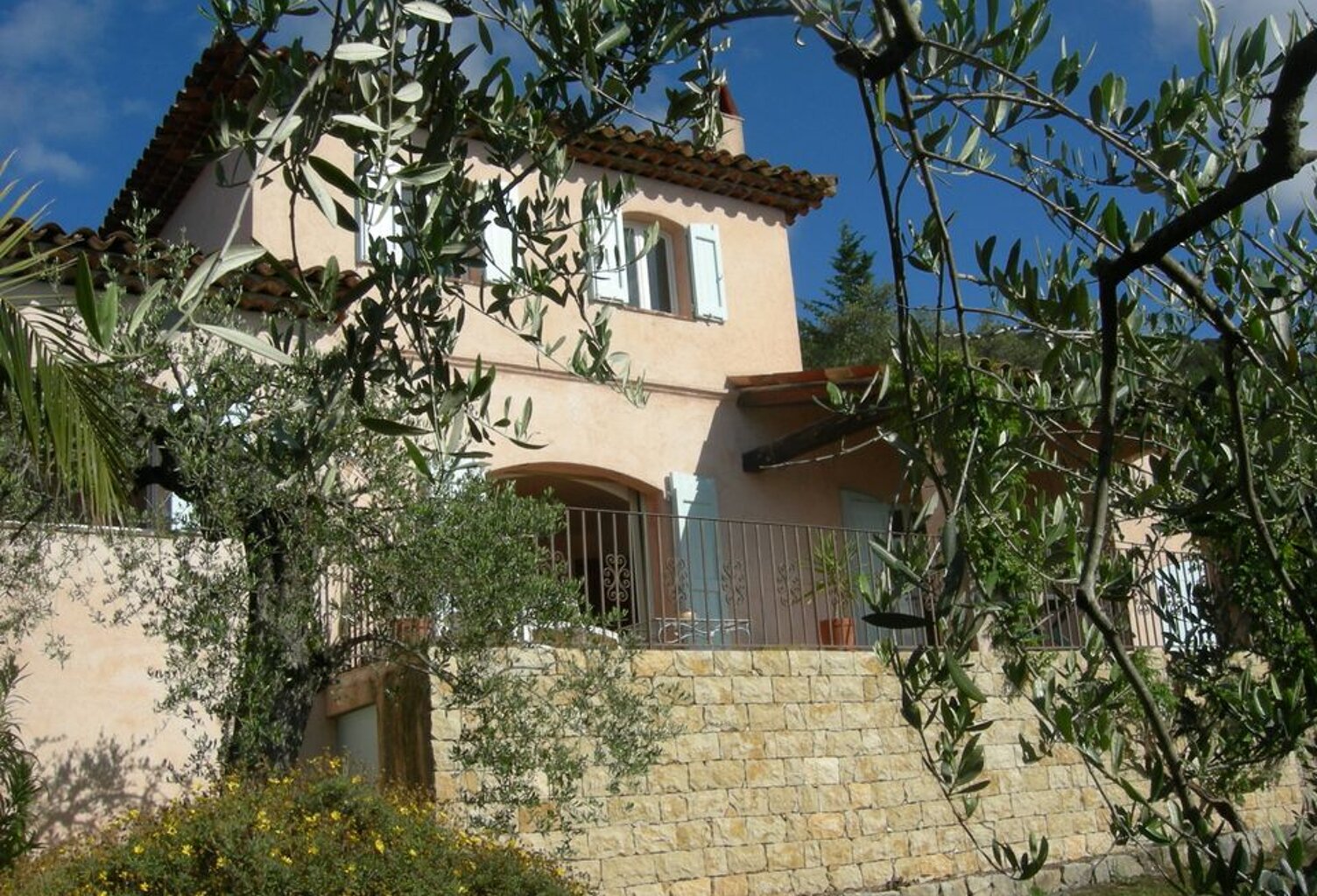 Maison de 110m2 à louer sur Le Tignet — photo 1