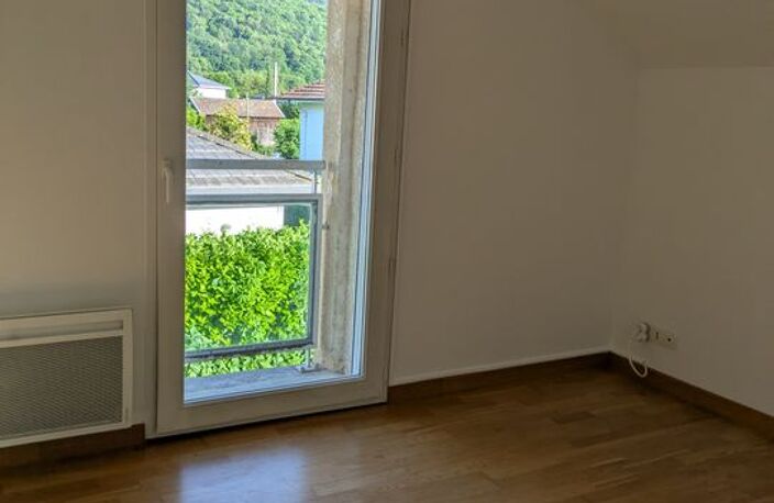 Maison de 80m2 à louer sur Vaulnaveys-le-Haut — photo 3