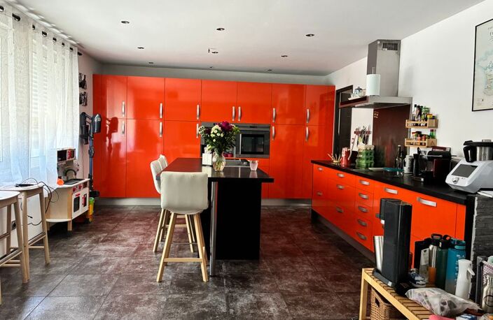 Maison de 210m2 à louer sur Lyon 08 — photo 2