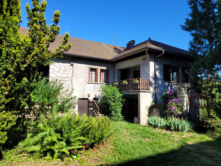 SEYTHENEX. MAISON A RENOVER AVEC DEPENDANCES. — photo 1