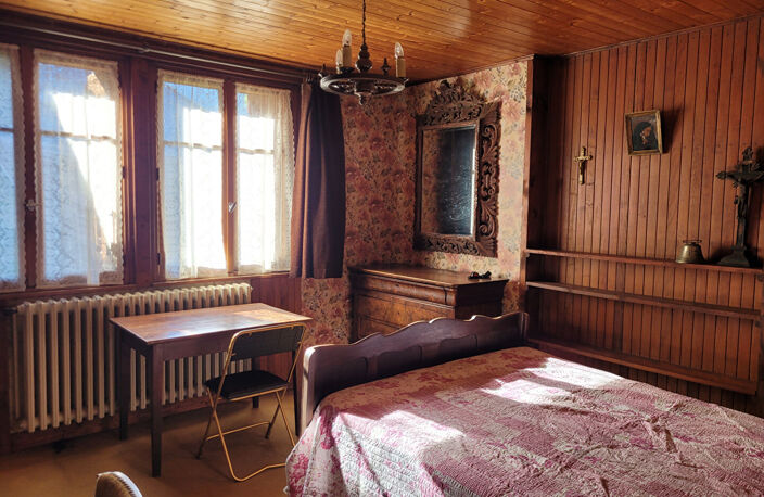 SEYTHENEX. MAISON A RENOVER AVEC DEPENDANCES. — photo 4