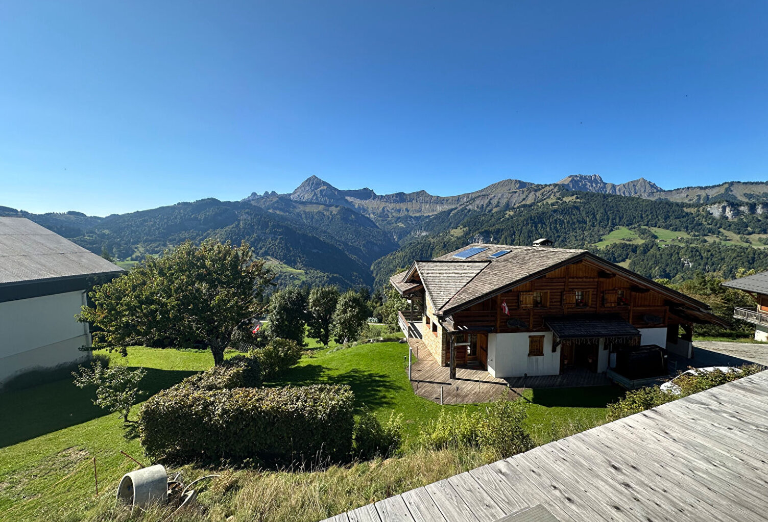 Chalet Crest Voland 185 m2 hab / terrain 528 m². — photo 1