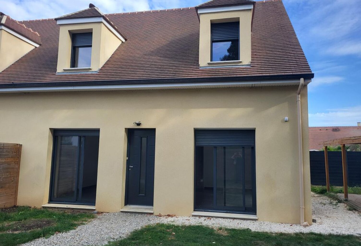 Maison de 94m2 à louer sur Abondant — photo 1