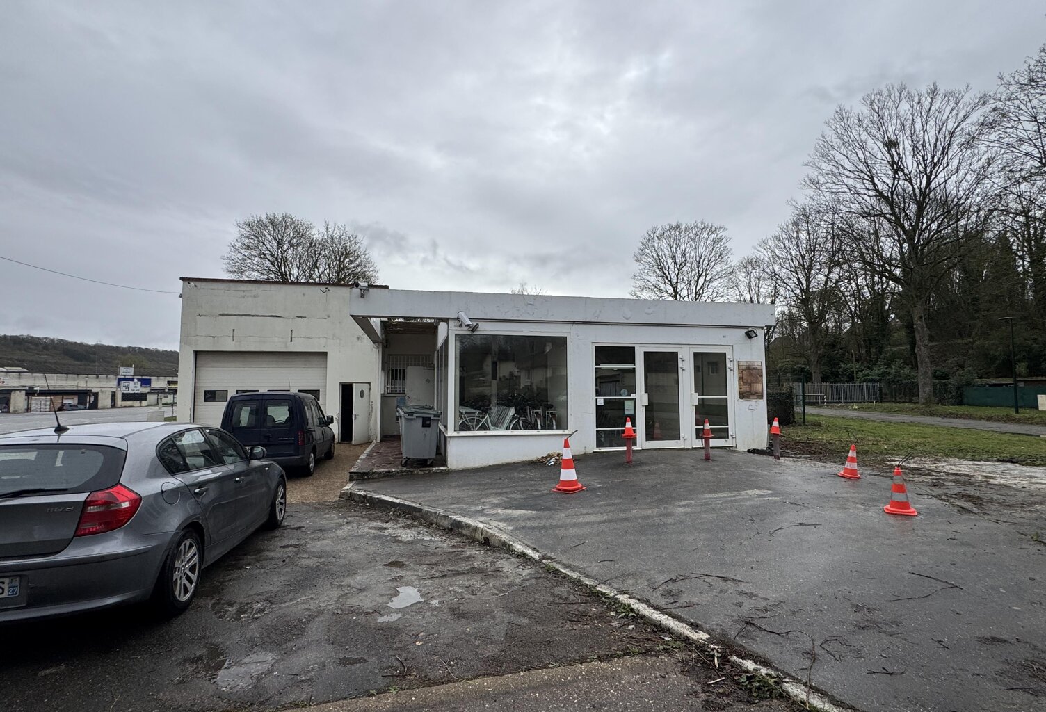 Local commercial – Emplacement n°1 – Entrée de ville — photo 1