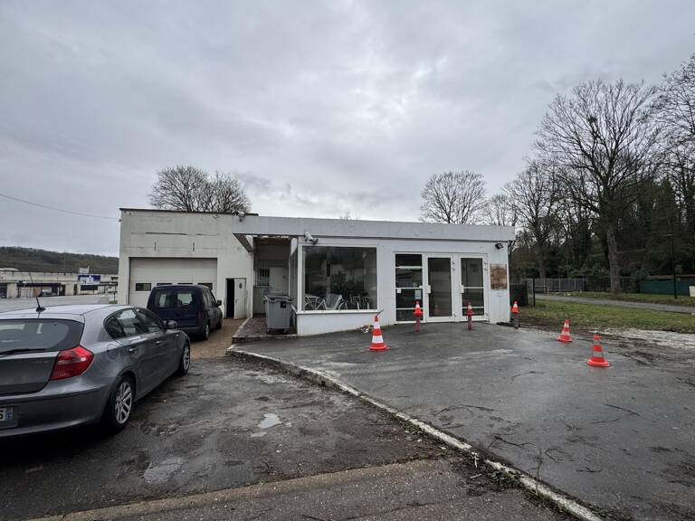 Local commercial – Emplacement n°1 – Entrée de ville — photo 1