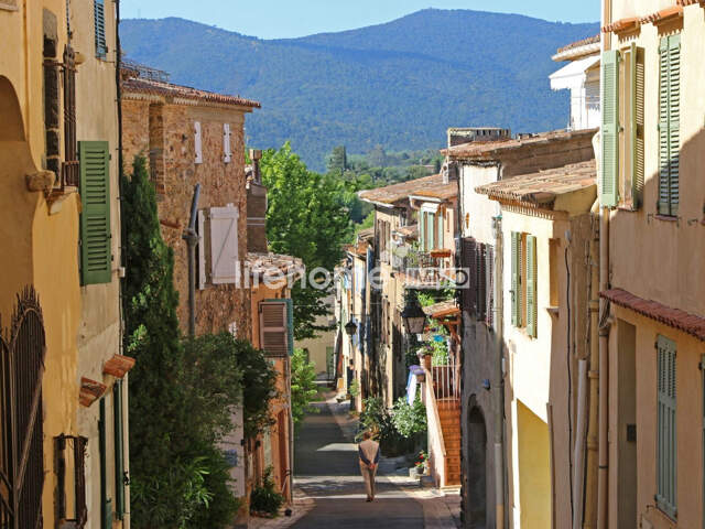 GOLFE DE SAINT-TROPEZ / Dans un petit village typiquement proven — photo du bien