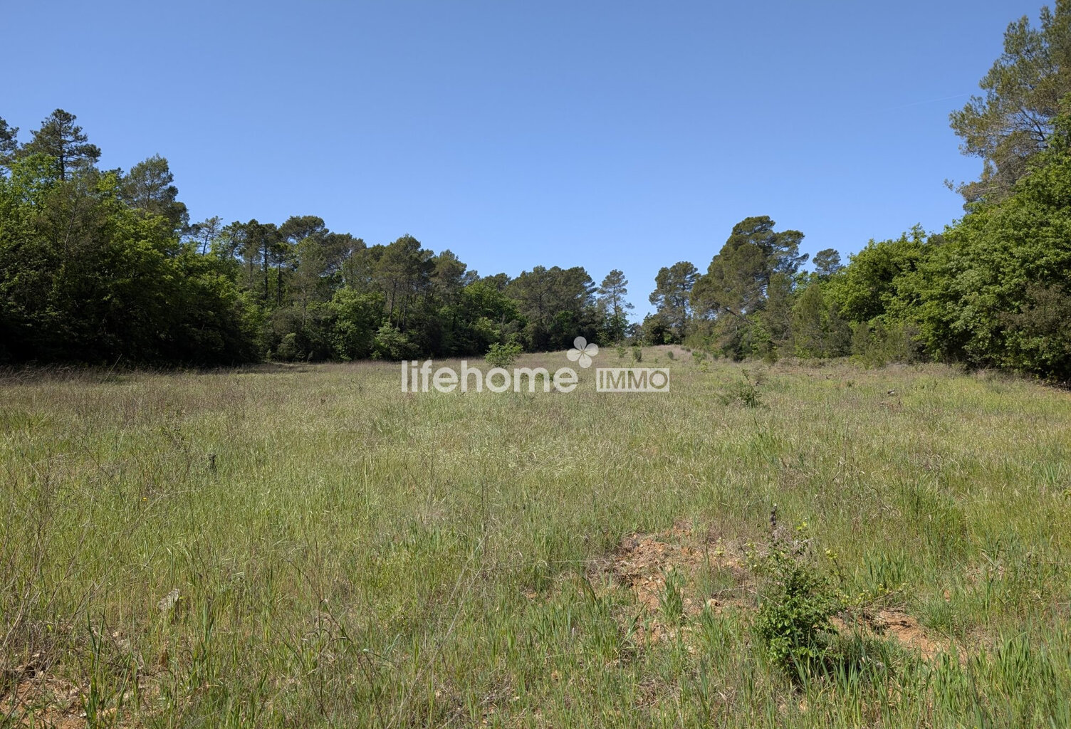 terrain agricole 13290m2 , classé Cote de Provence — photo 1