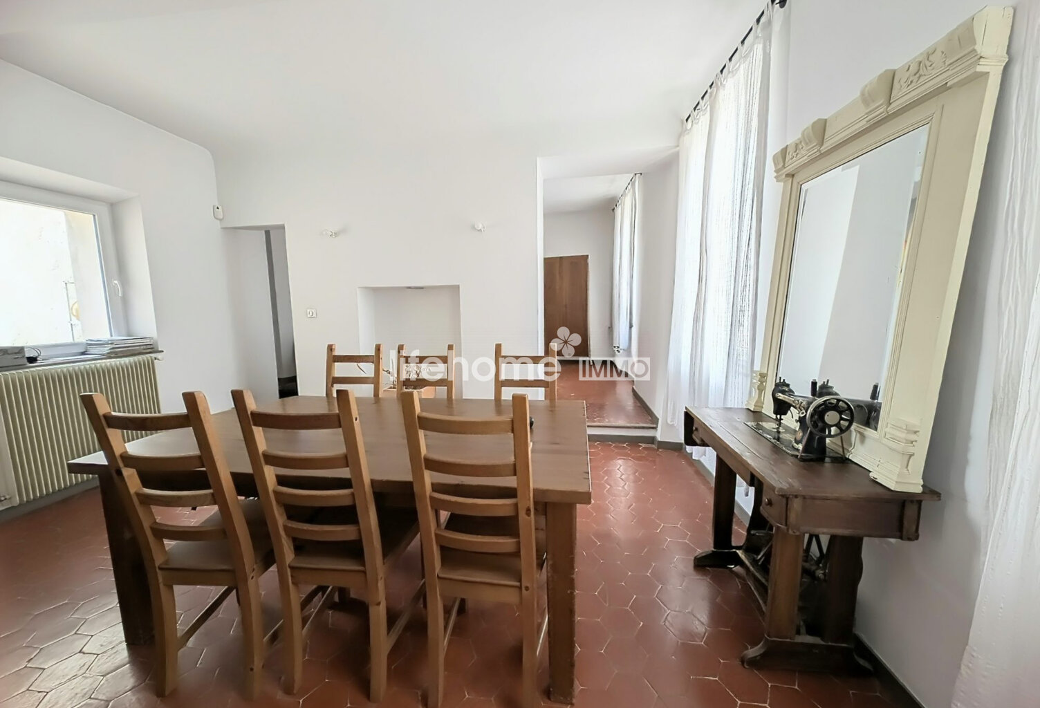 ? Immeuble 2 appartements + 4 garages — photo 1