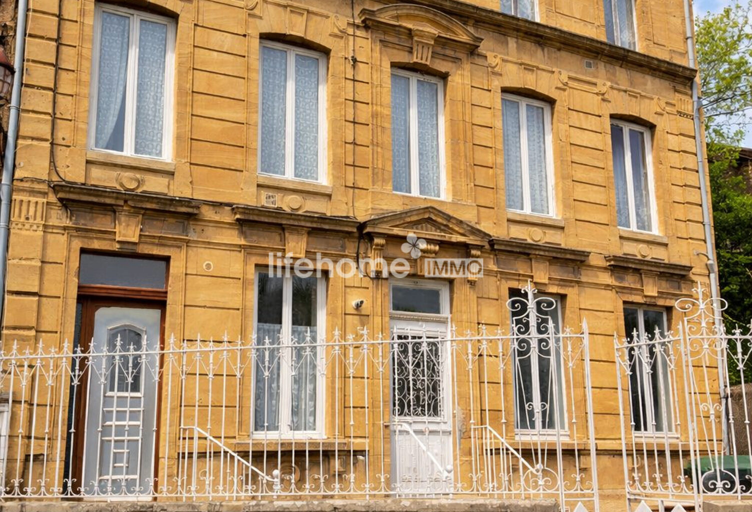 Immeuble à vendre Floing — photo 1