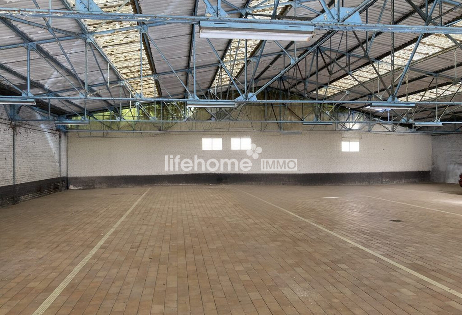 A la sortie de DOUAI, local commercial 725 m² — photo 1