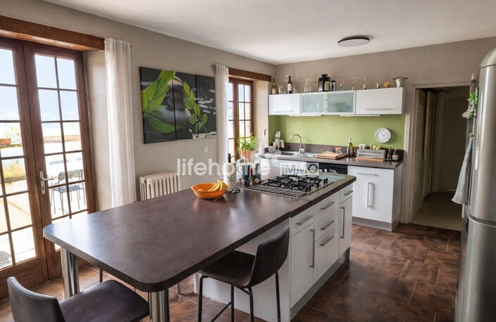 Maison de caractère + local commercial + annexes  Bien rare — photo 5