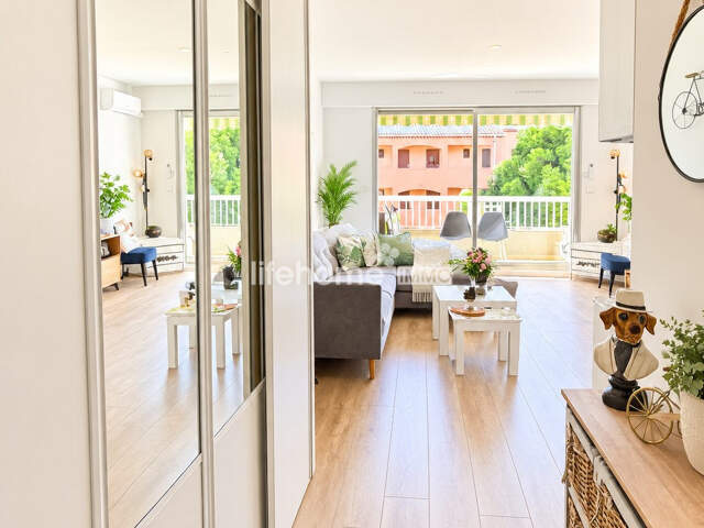 GOLFE DE SAINT-TROPEZ / Très beau Studio de 26m2-\'Vente aux enc — photo du bien