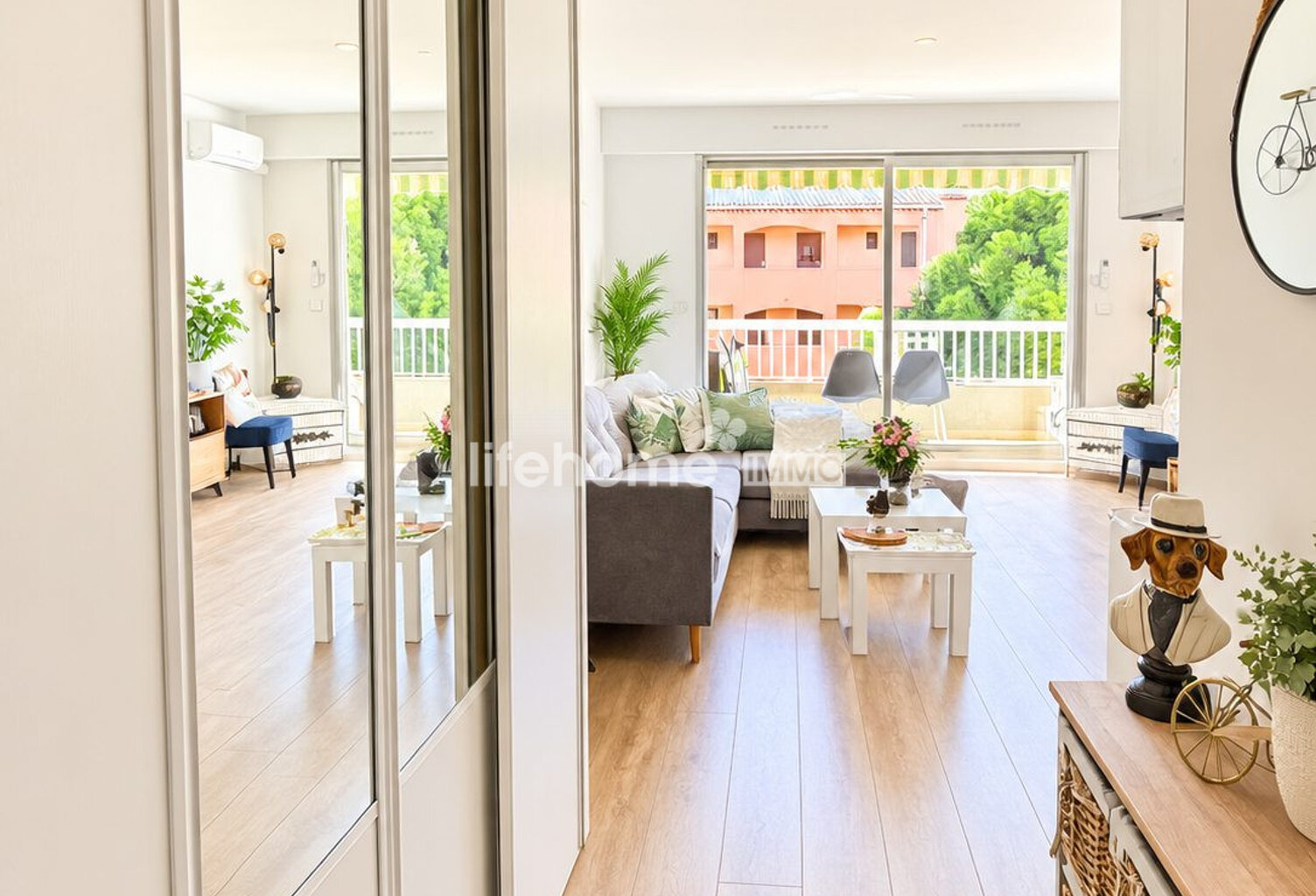GOLFE DE SAINT-TROPEZ / Très beau Studio de 26m2-\'Vente aux enc — photo 1