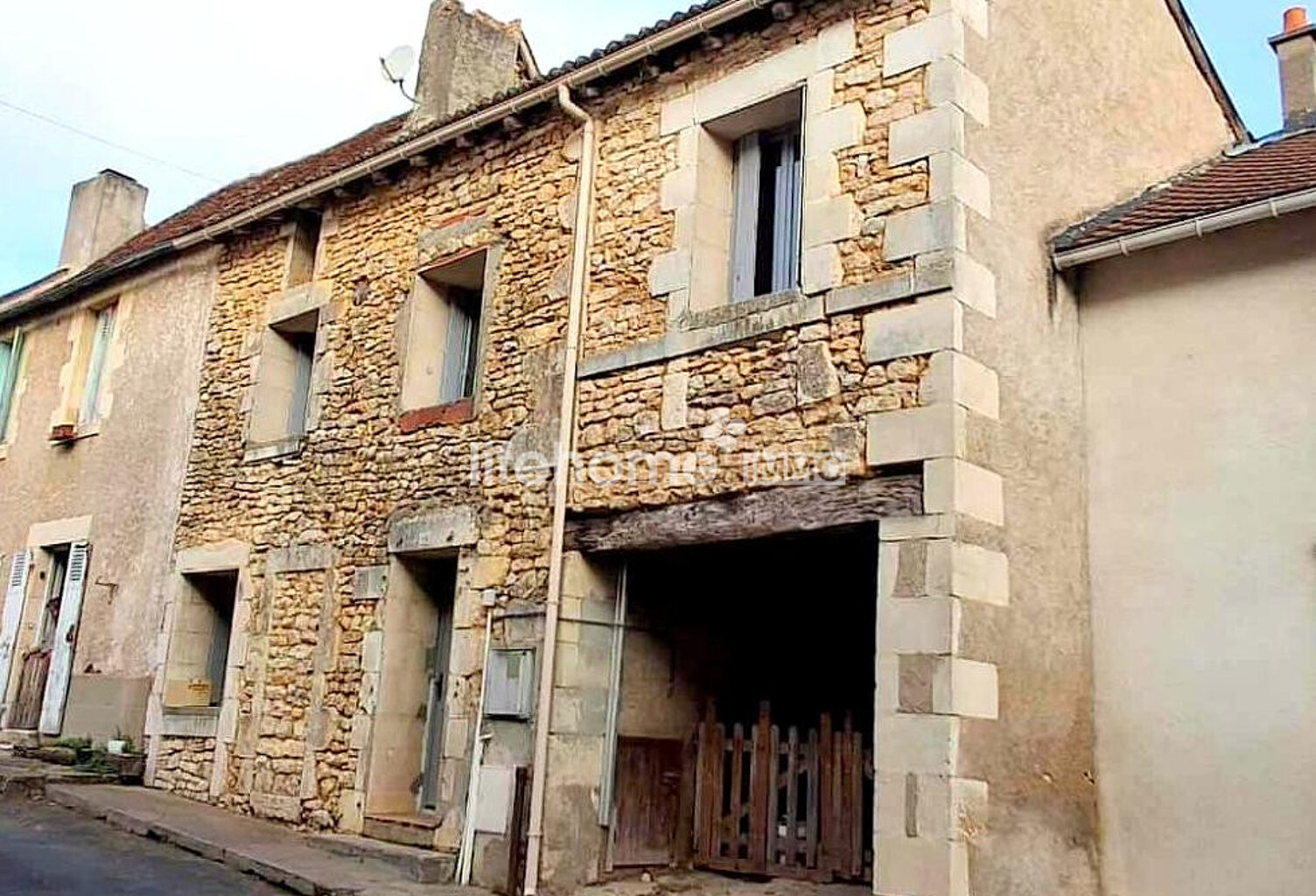 MAISON 90m2 - 3 CHAMBRES - SAINT-SAVIN 86310 — photo 1