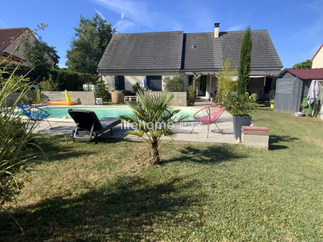 Belle maison plain pied avec piscine — photo du bien