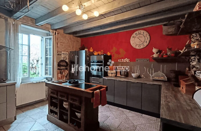 Corps de ferme en pierre, rénové, avec granges et grand terrai — photo 2
