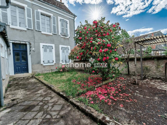 Grande maison de ville à rénover — photo du bien