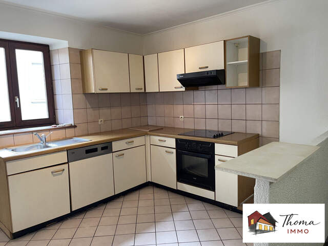 ALTKIRCH  Spacieux 2 pièces de 68 m² entièrement rénové, — photo du bien