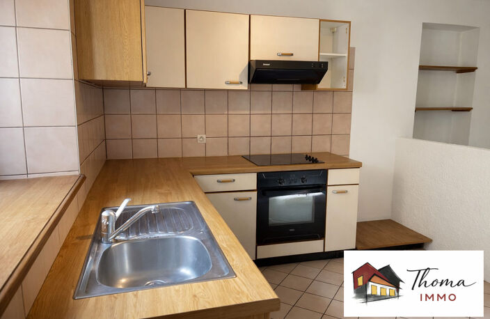 ALTKIRCH  Spacieux 2 pièces de 68 m² entièrement rénové, — photo 2
