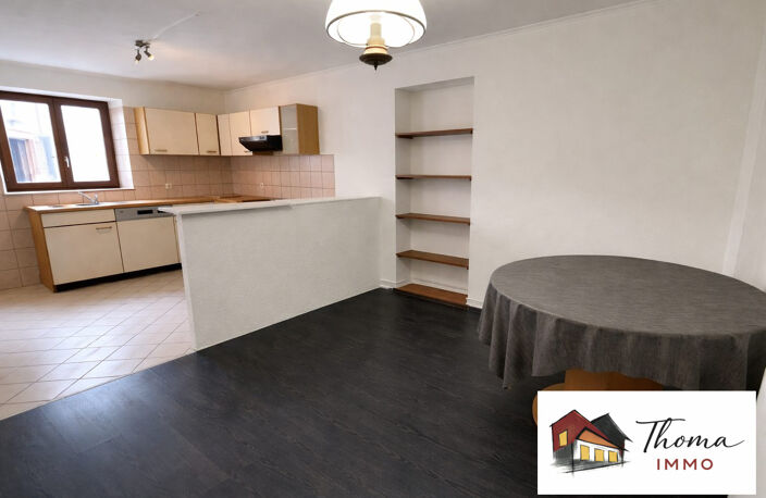 ALTKIRCH  Spacieux 2 pièces de 68 m² entièrement rénové, — photo 4