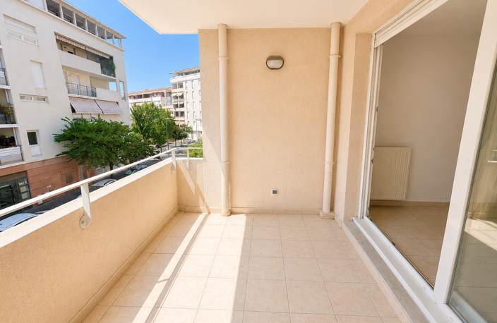 Aubagne T2 47m2 avec terrasse et Garage — photo 5
