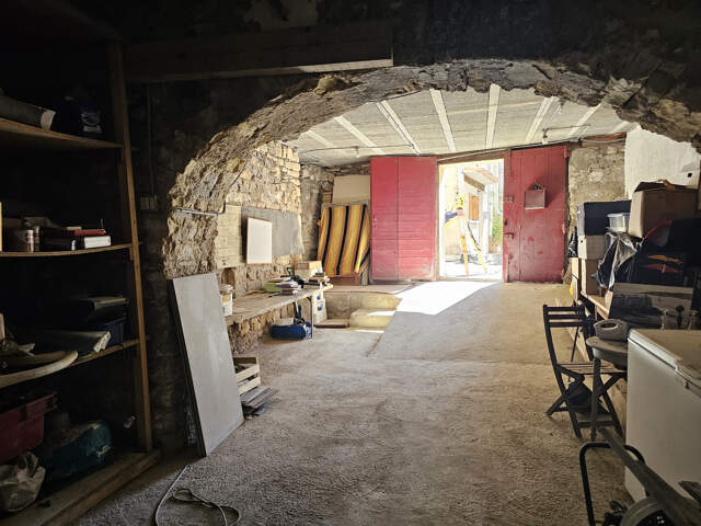GARAGE A VENDRE 101 M2 CENTRE VILLAGE — photo du bien