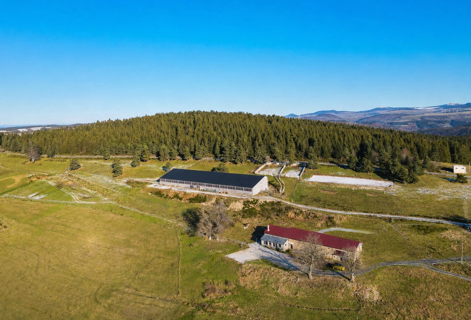 Dépt. 07 - A VENDRE à MAZAN-L'ABBAYE - FERME DE 500 M2 - PRO — photo 1