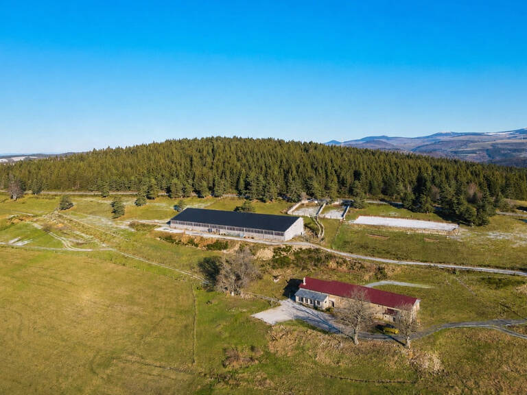 Dépt. 07 - A VENDRE à MAZAN-L'ABBAYE - FERME DE 500 M2 - PRO — photo 1