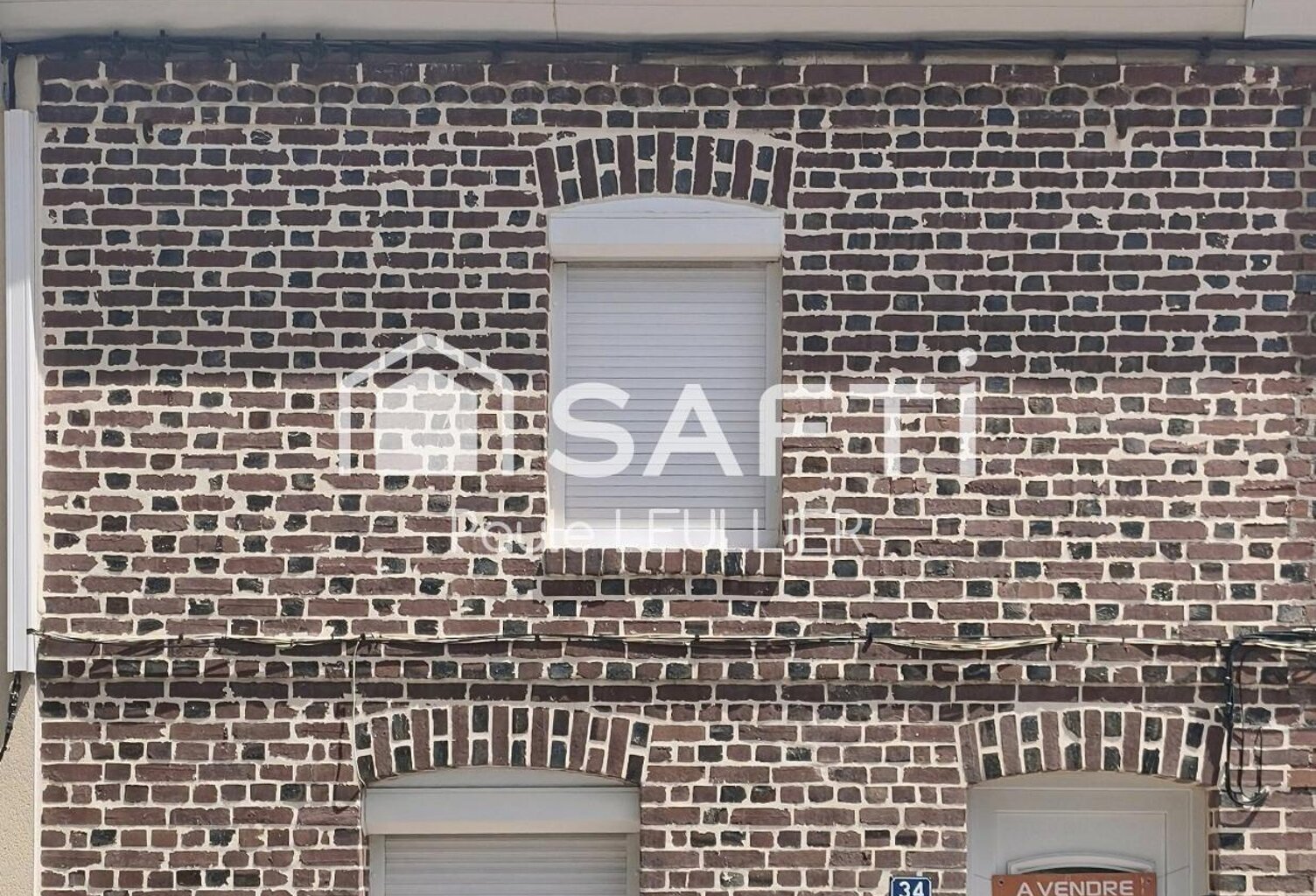 Maison de ville avec courette et fort potentiel — photo 1