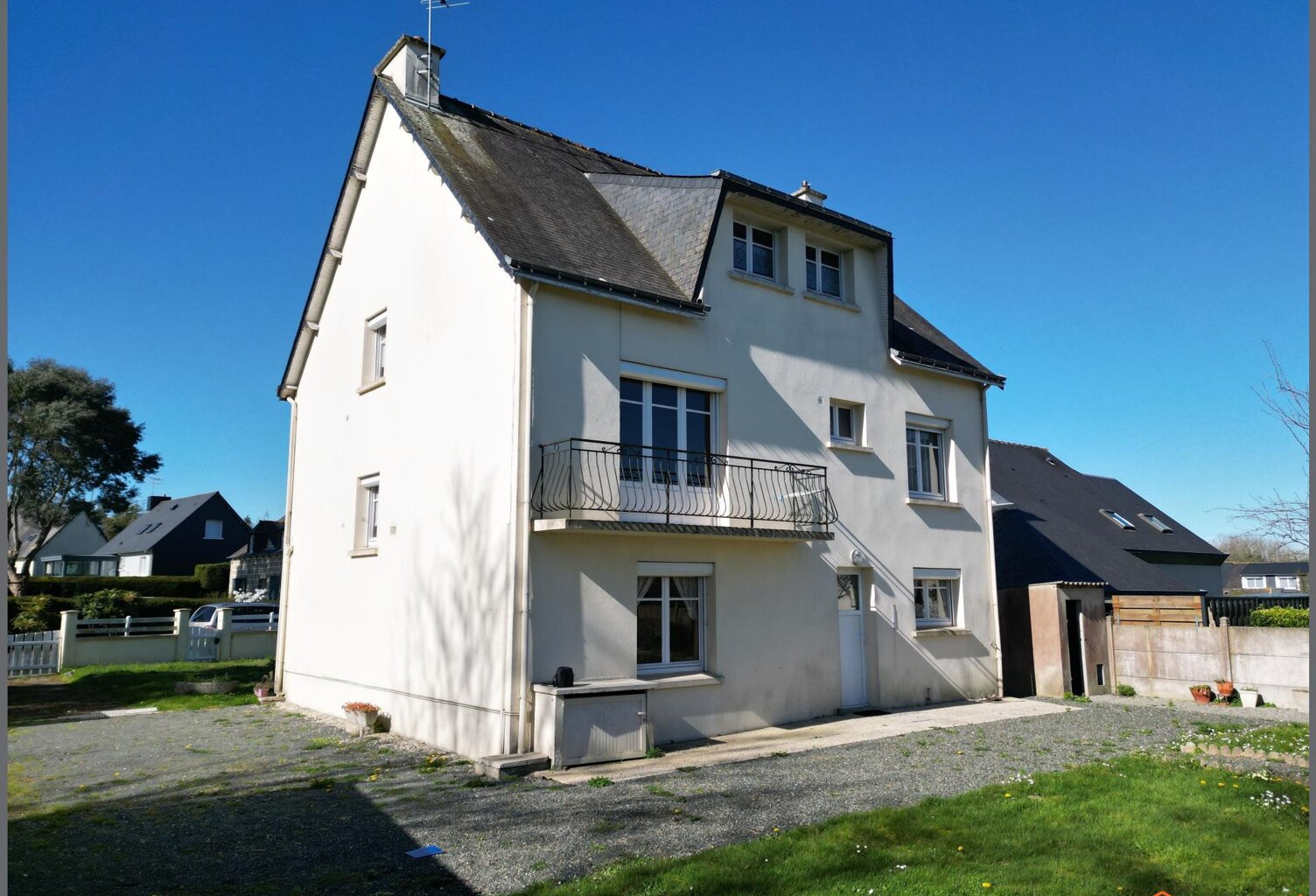 centre Saint-Julien, maison évolutive, toute commodités à pied, terrain constructible, garage, grenier aménageable, 3 chambre — photo 1