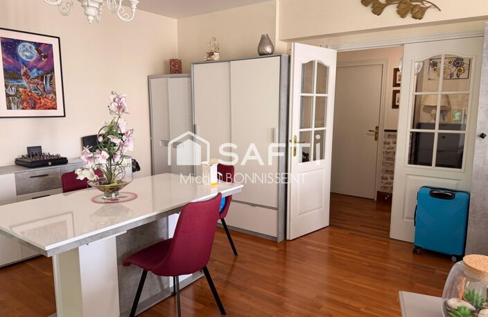 Appartement avec ascenseur et garage plein centre ville . — photo 4