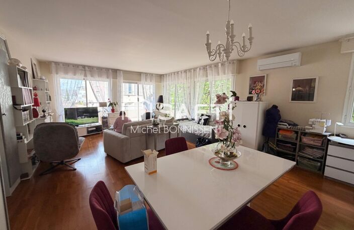 Appartement avec ascenseur et garage plein centre ville . — photo 5