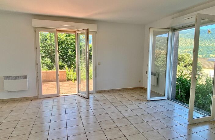 Maison 3 chambres, garage et jardin attenant — photo 2
