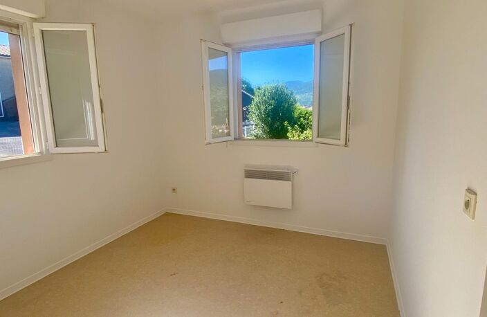 Maison 3 chambres, garage et jardin attenant — photo 3