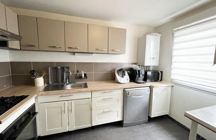 IDEAL Investisseur rentabilité nette de 4,00 %, Revenu locatif annuel : 12 444 € _ Maison contemporaine T4 de 93 m² — photo 2