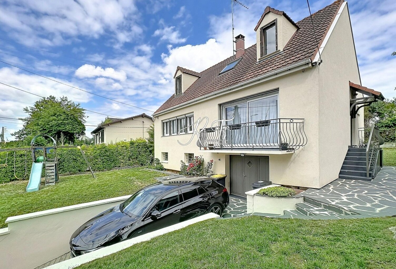 maison individuelle rénovée avec goût — photo 1