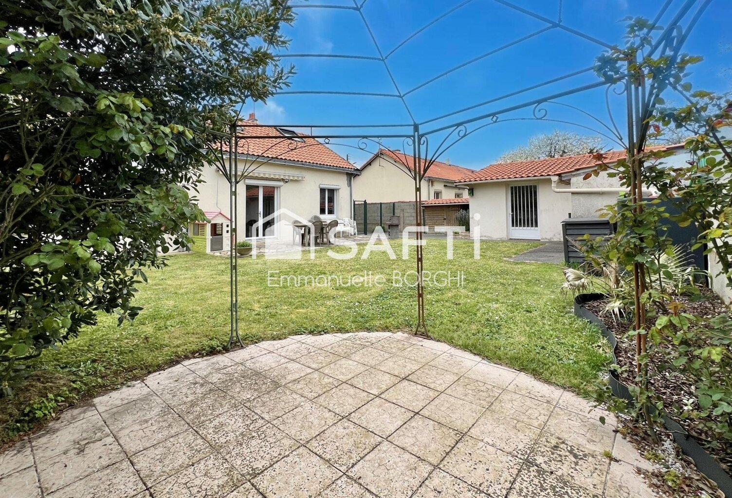 Maison 3 chambres, 2 bureaux, jardin, dépendances — photo 1