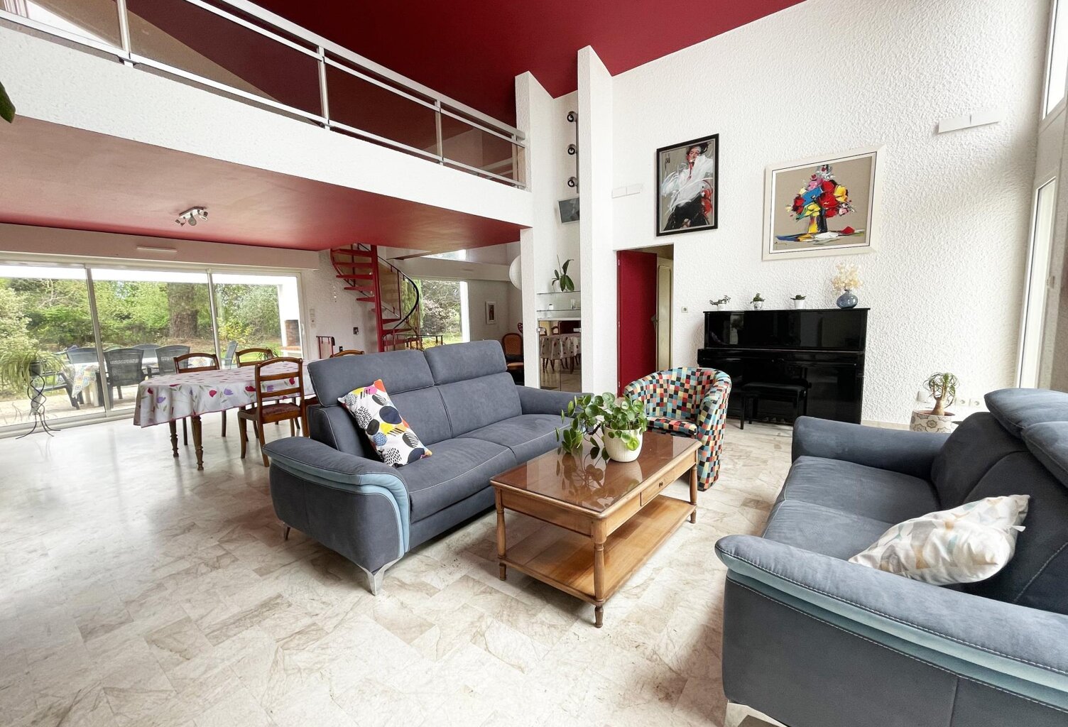 Maison d'architecte 213 m²  Quartier résidentiel, terrain arboré de 1 400 m² — photo 1