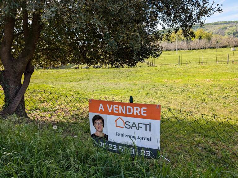 TERRAIN PROCHE DE LA VOIE VERTE ET DES COMMODITES — photo 1