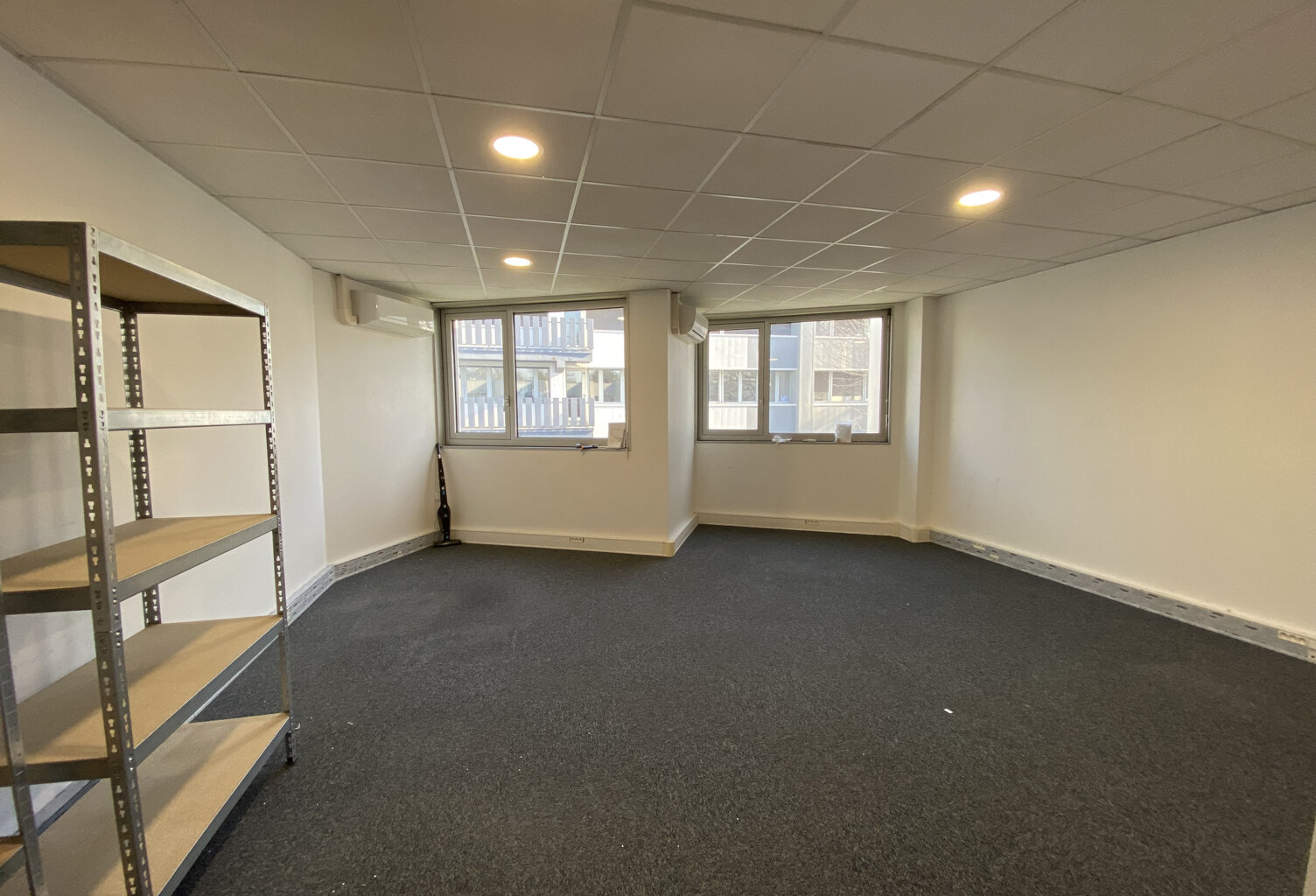 Rebufer / Bureau de 33 m2 au premier étage — photo 1
