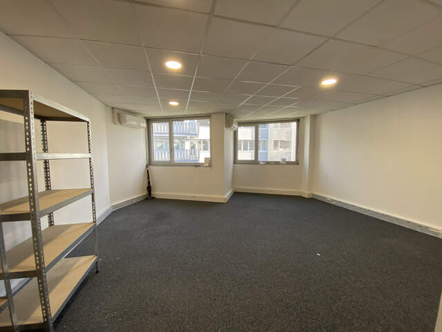 Rebufer / Bureau de 33 m2 au premier étage — photo du bien