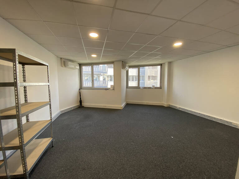 Rebufer / Bureau de 33 m2 au premier étage — photo 1