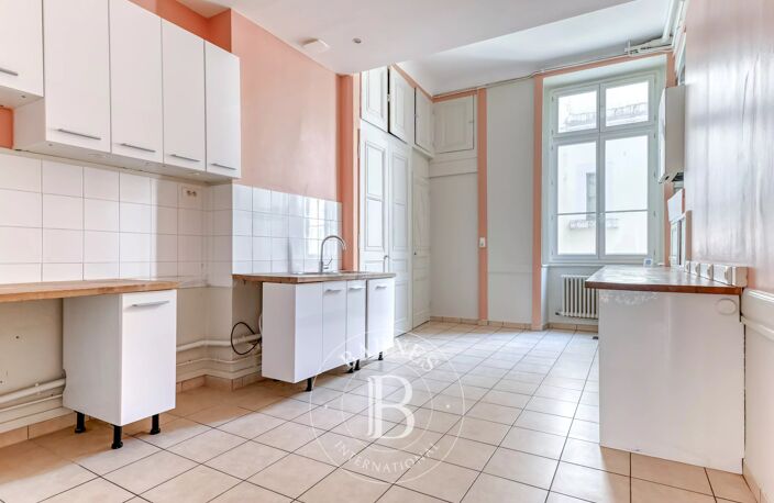 Lyon 2 - Appartement bourgeois de 300,02 m² - 5 Chambres — photo 3