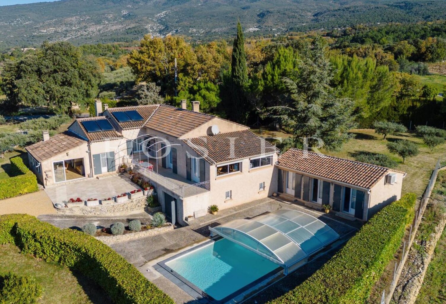 Vente, Bedoin - Villa très lumineuse, cinq chambres sur une parc — photo 1
