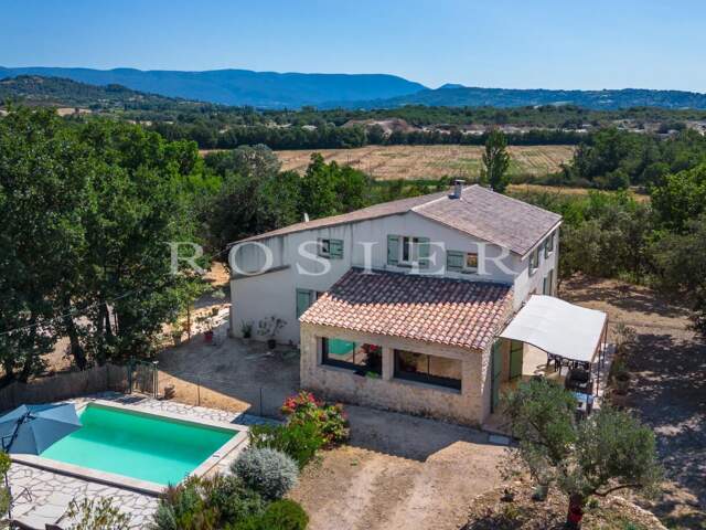 Luberon villa avec vue dominante sur 2 hectares protégés — photo du bien