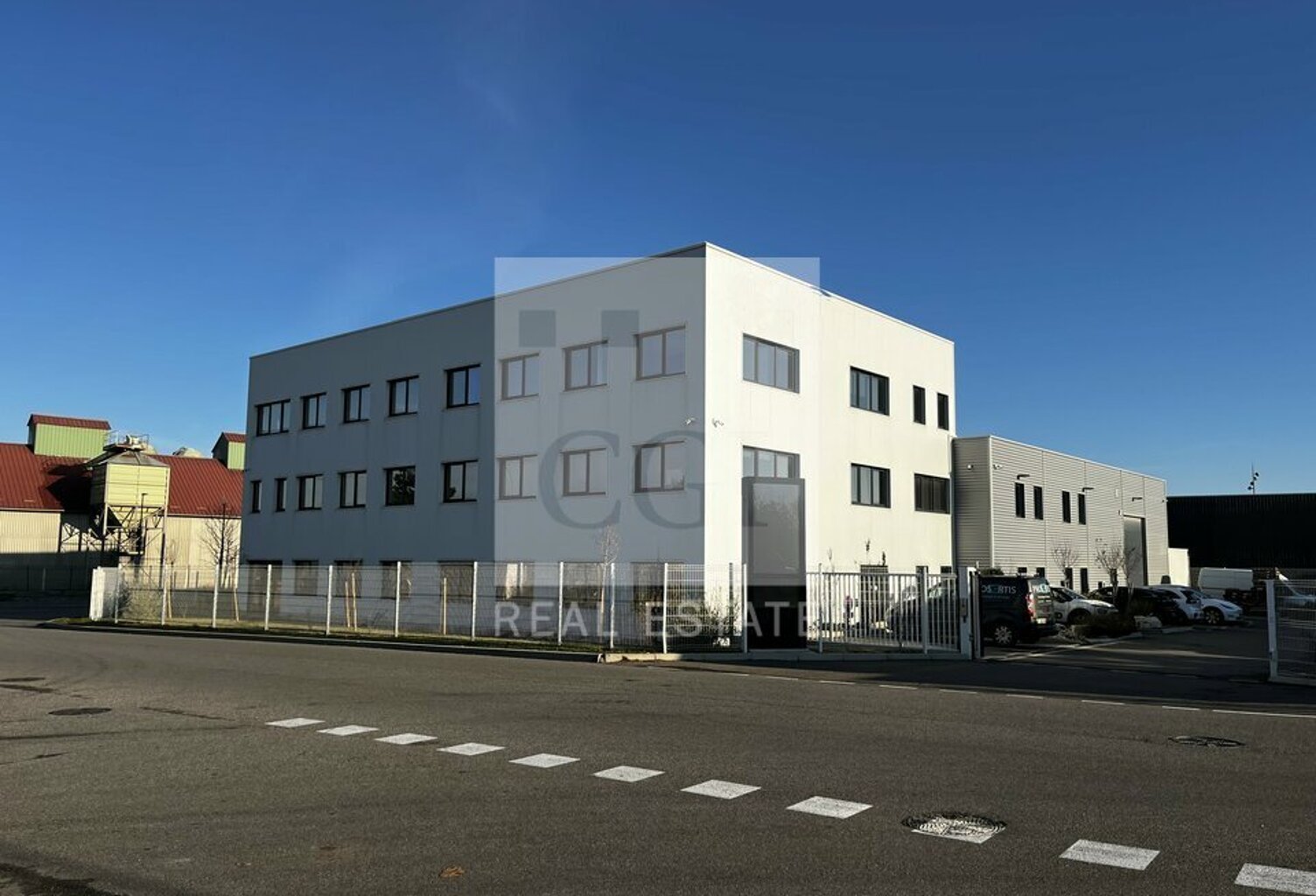 BUREAUX à LOUER — photo 1
