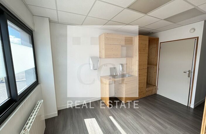 BUREAUX / LOCAL COMMERCIAL à LOUER — photo 4